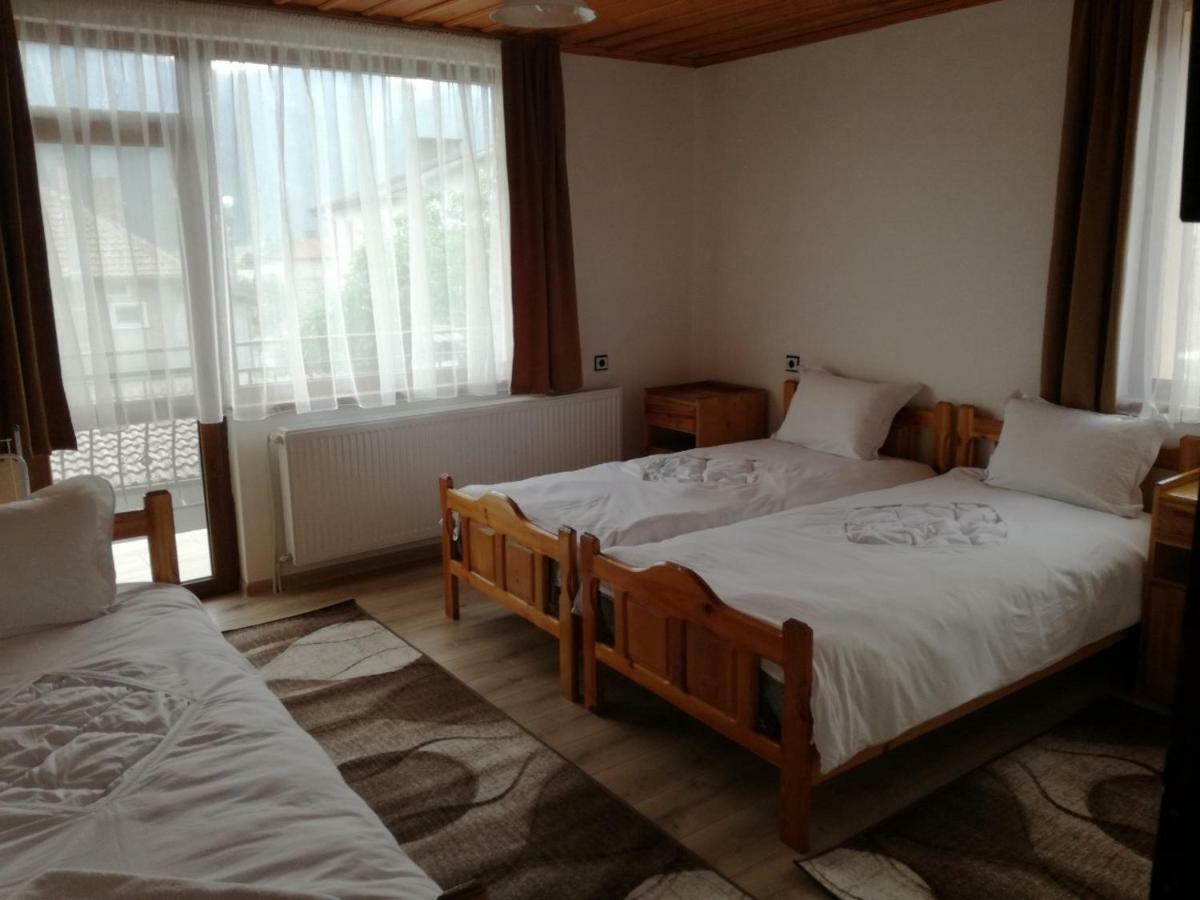 Къща Генчеви Hotel Sarnitsa Exterior photo